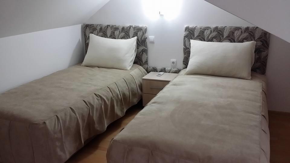 Apartments Secer Sokak Surčin Стая снимка